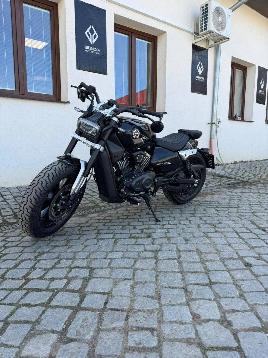Benelli LEONCINO BOBBER 400 MIDNIGHT BLACK