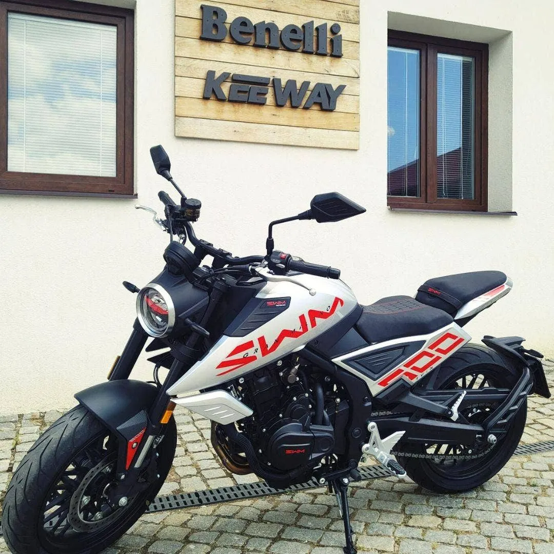 SWM GRAN MILANO 500 - STŘÍBRNÁ EURO 5 - Předváděcí motocykl