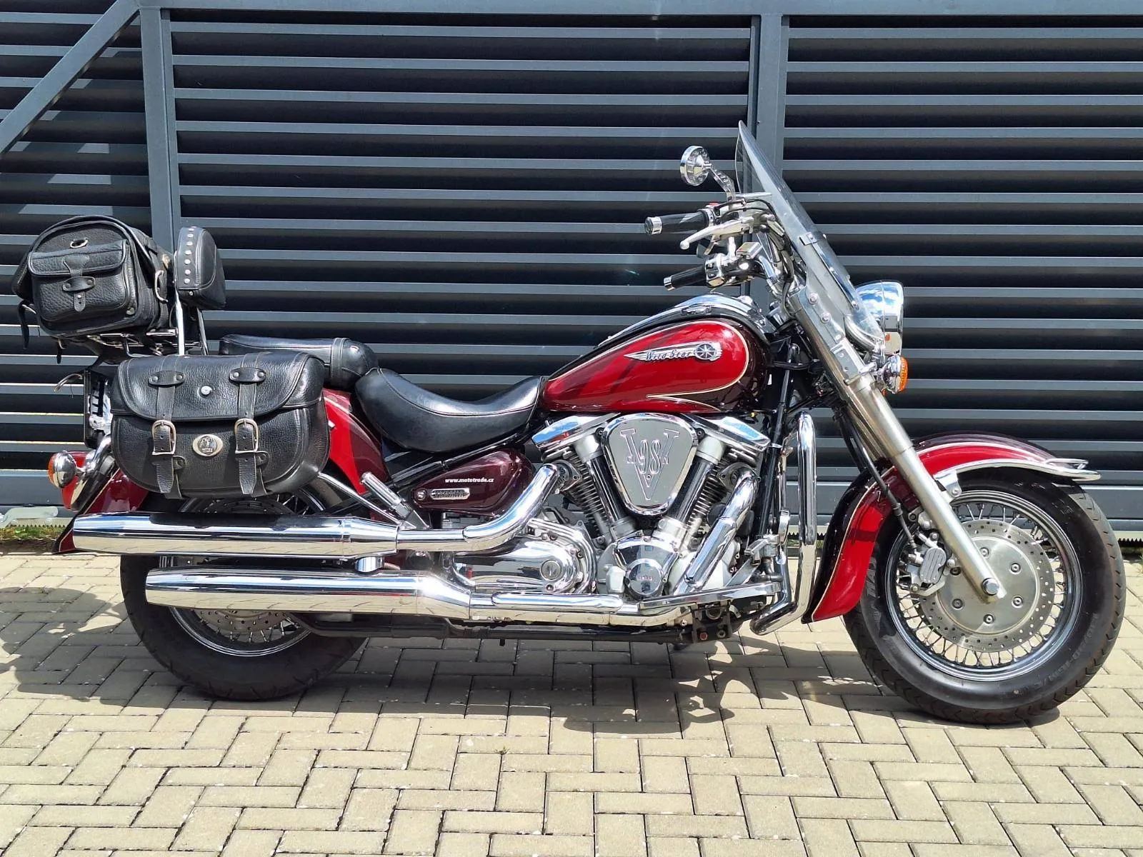Yamaha XV 1600 A Wild Star červená