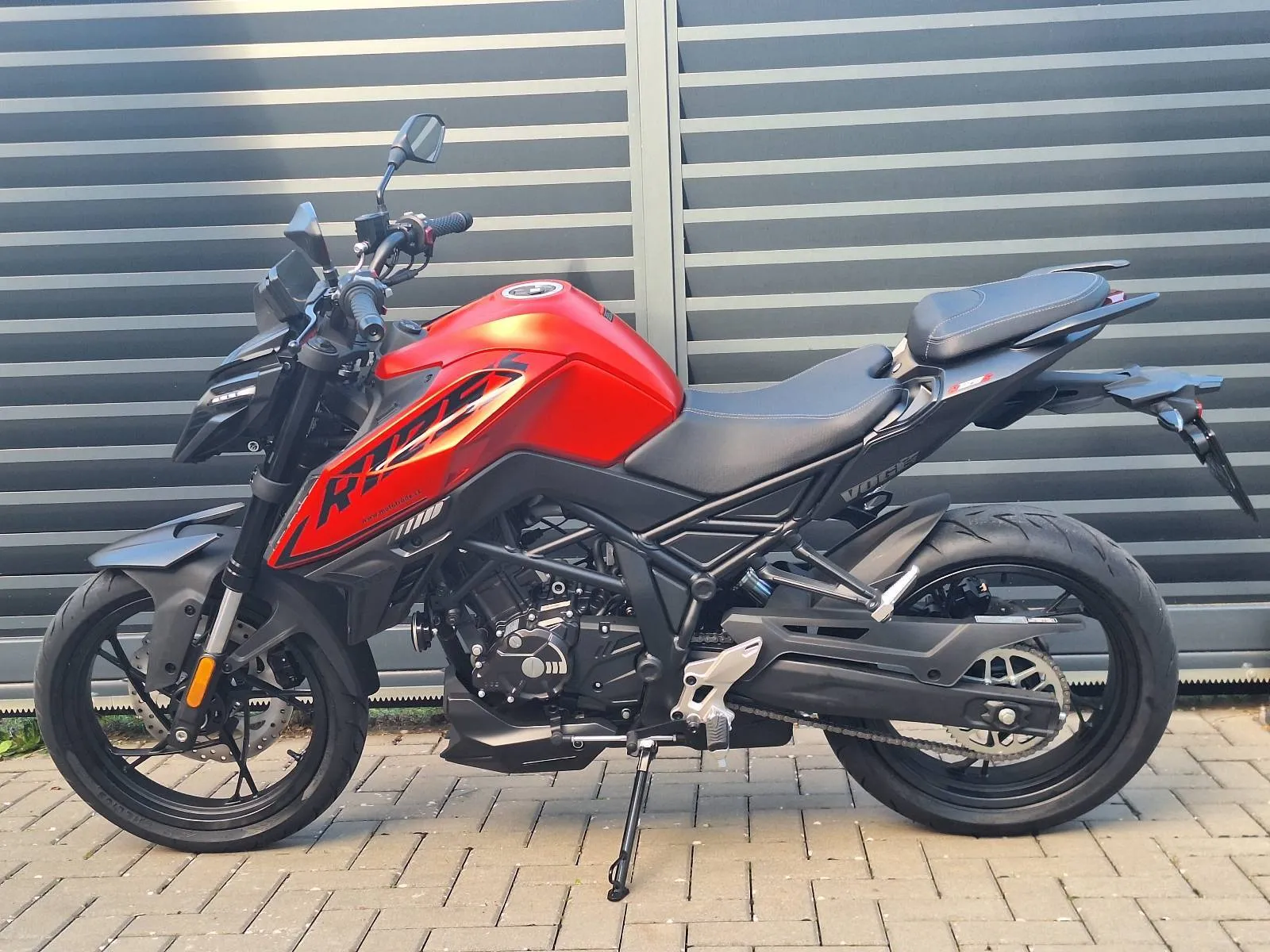 Voge 125 RS - červená